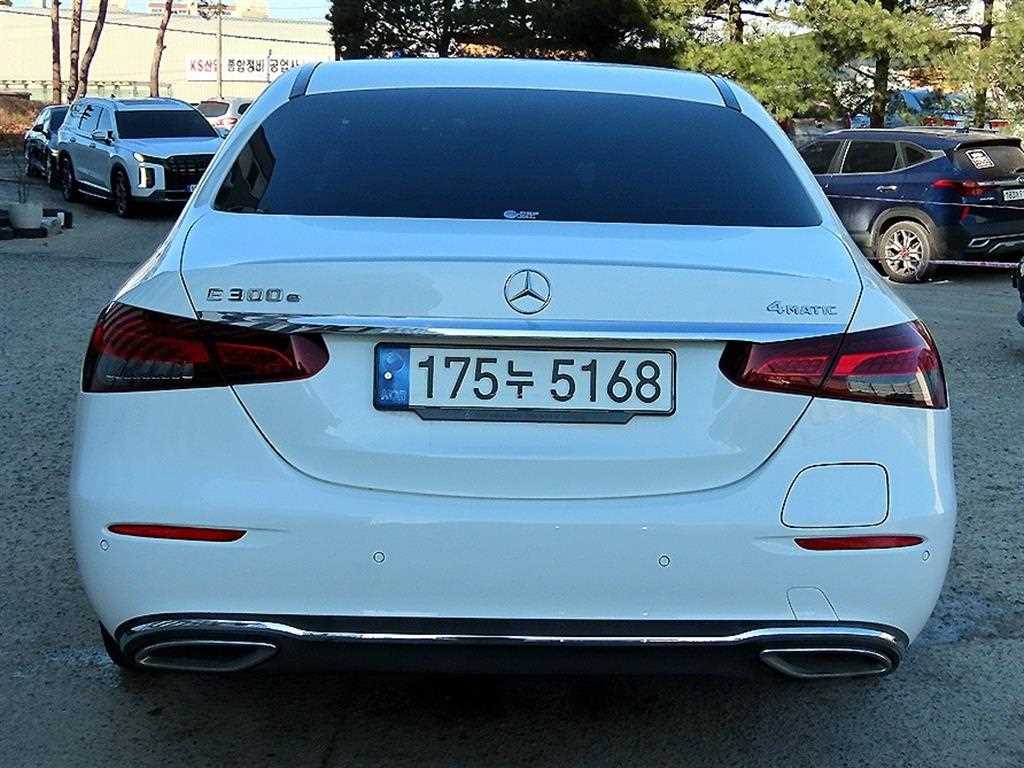 Mercedes Benz E class - Vista 4
