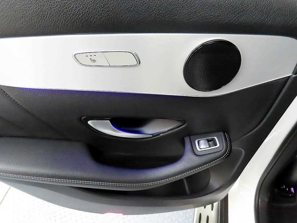 Mercedes Benz GLC Class - Vista 12