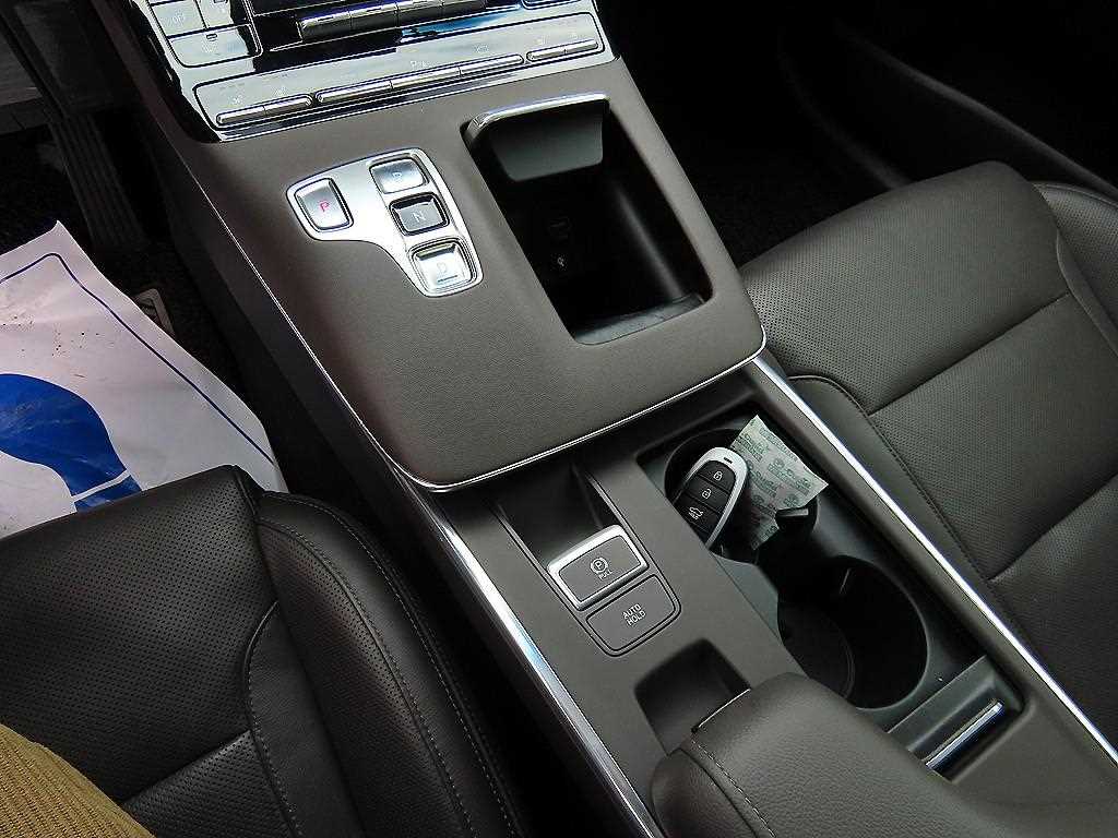 HYUNDAI Grandeur - Vista 10