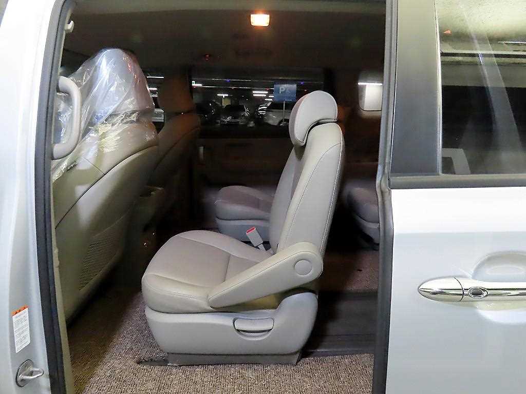 KIA Carnival - Vista 7