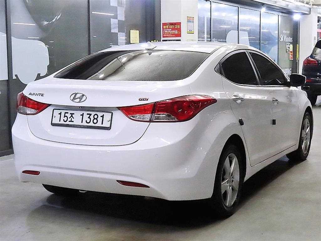 HYUNDAI Avante - Vista 4