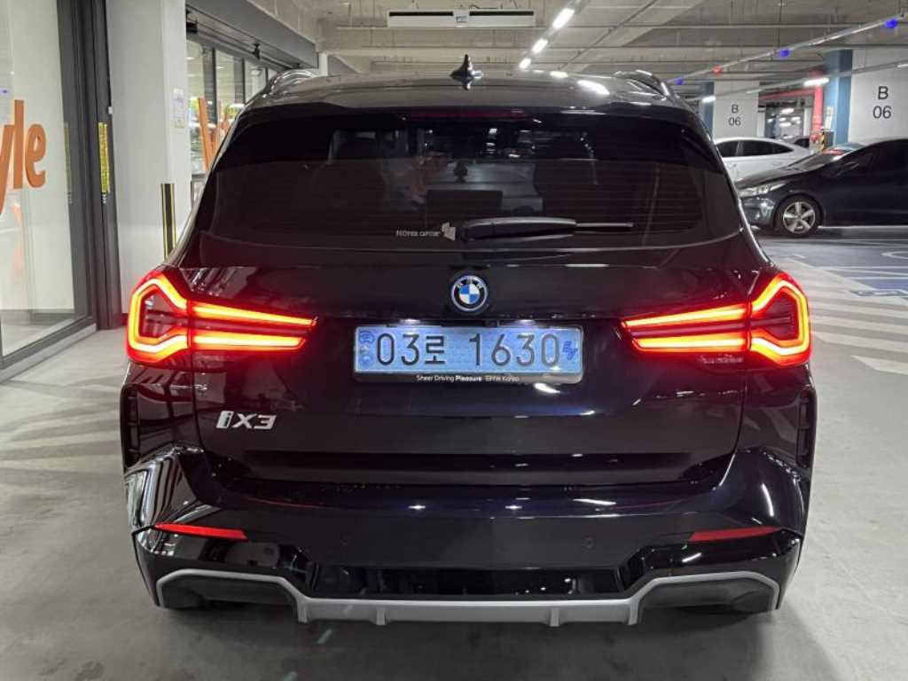 BMW iX3 - Vista 6