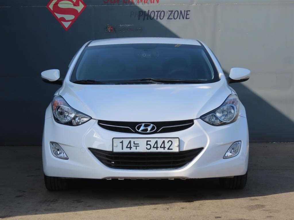 HYUNDAI Avante - Vista 2