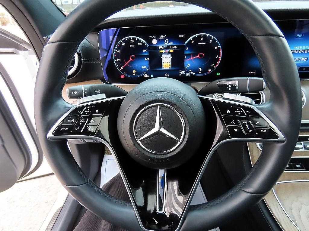 Mercedes Benz E class - Vista 8