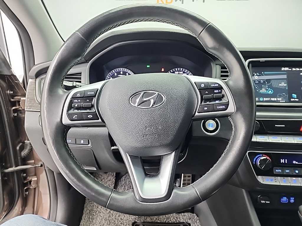 HYUNDAI Sonata - Vista 9