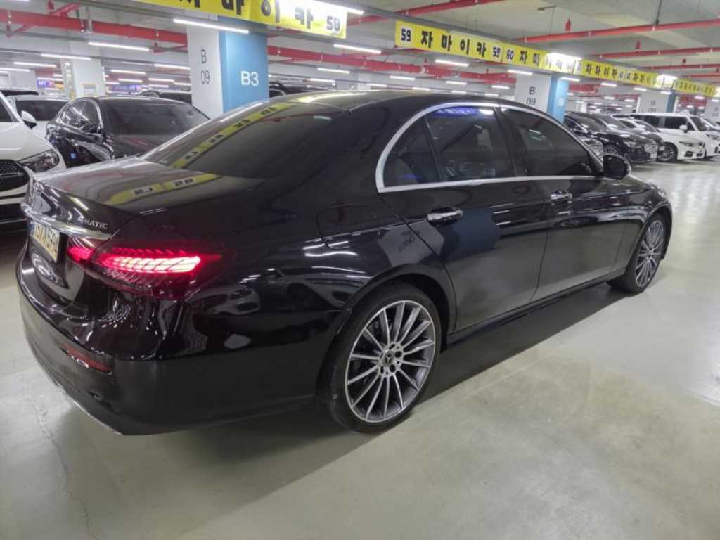 Mercedes Benz E class - Vista 4