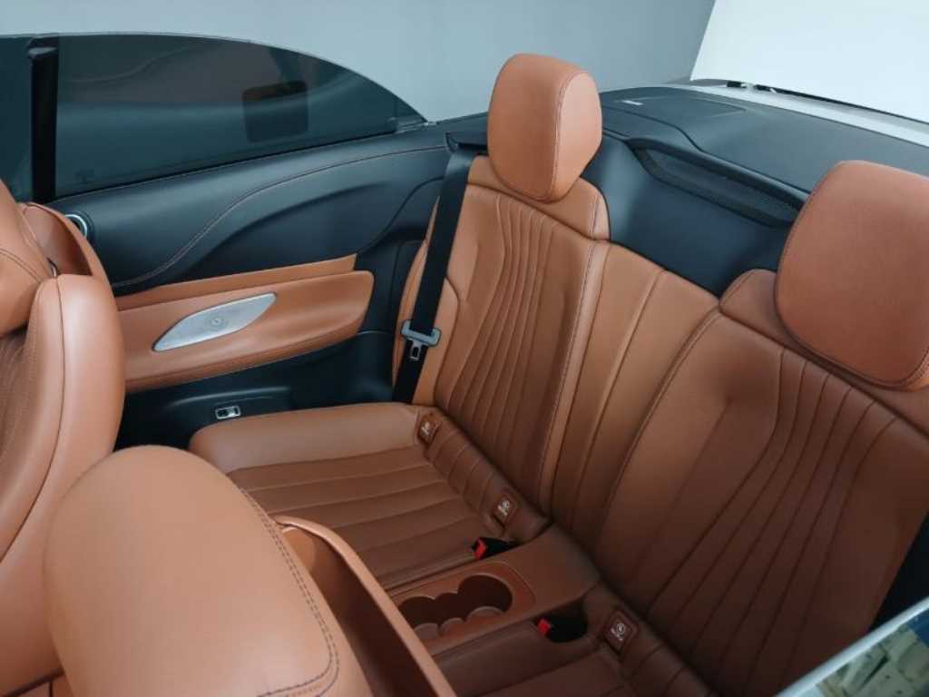 Mercedes Benz E class - Vista 8