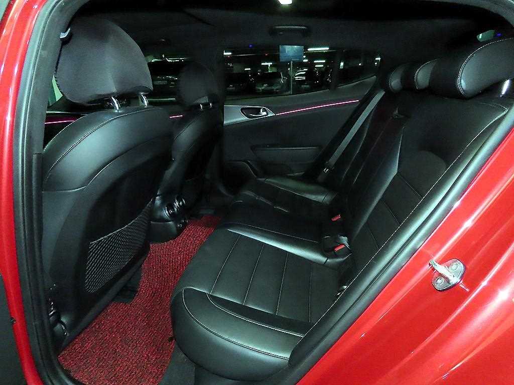 KIA Stinger - Vista 7