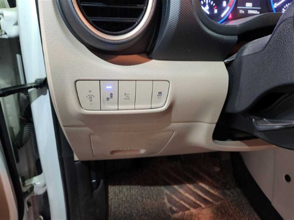 HYUNDAI Kona - Vista 12