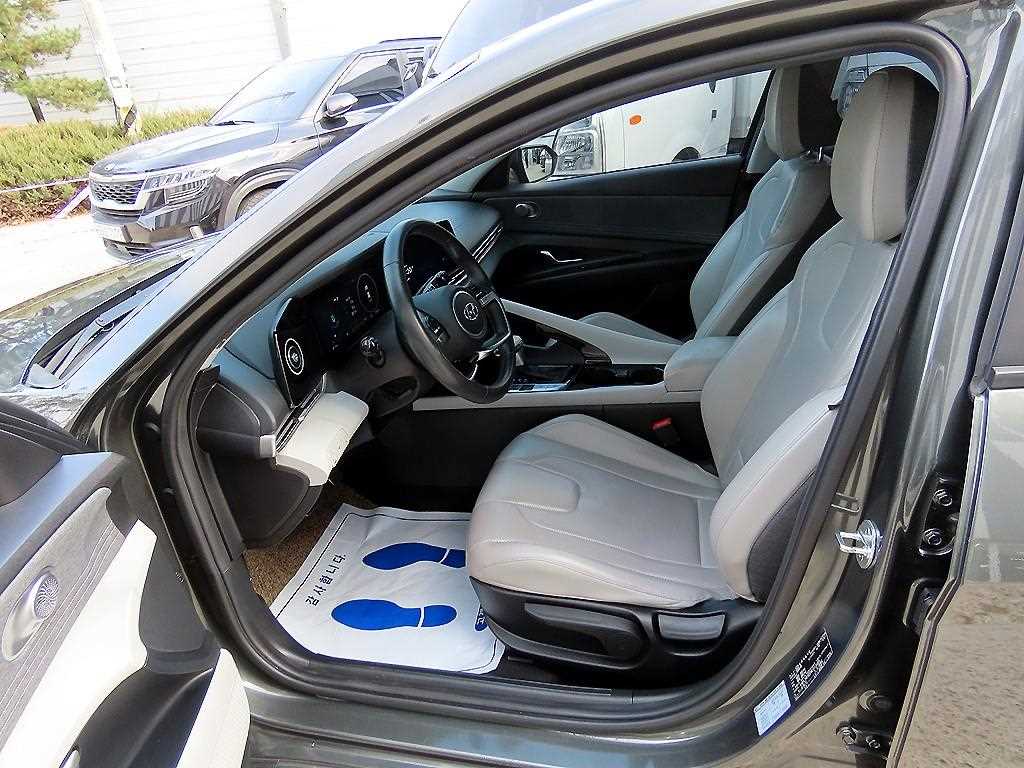 HYUNDAI Avante - Vista 5