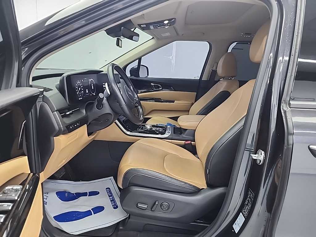 KIA Carnival - Vista 11