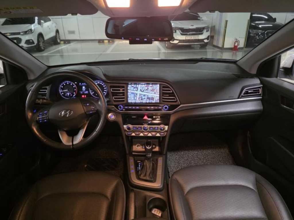 HYUNDAI Avante - Vista 7