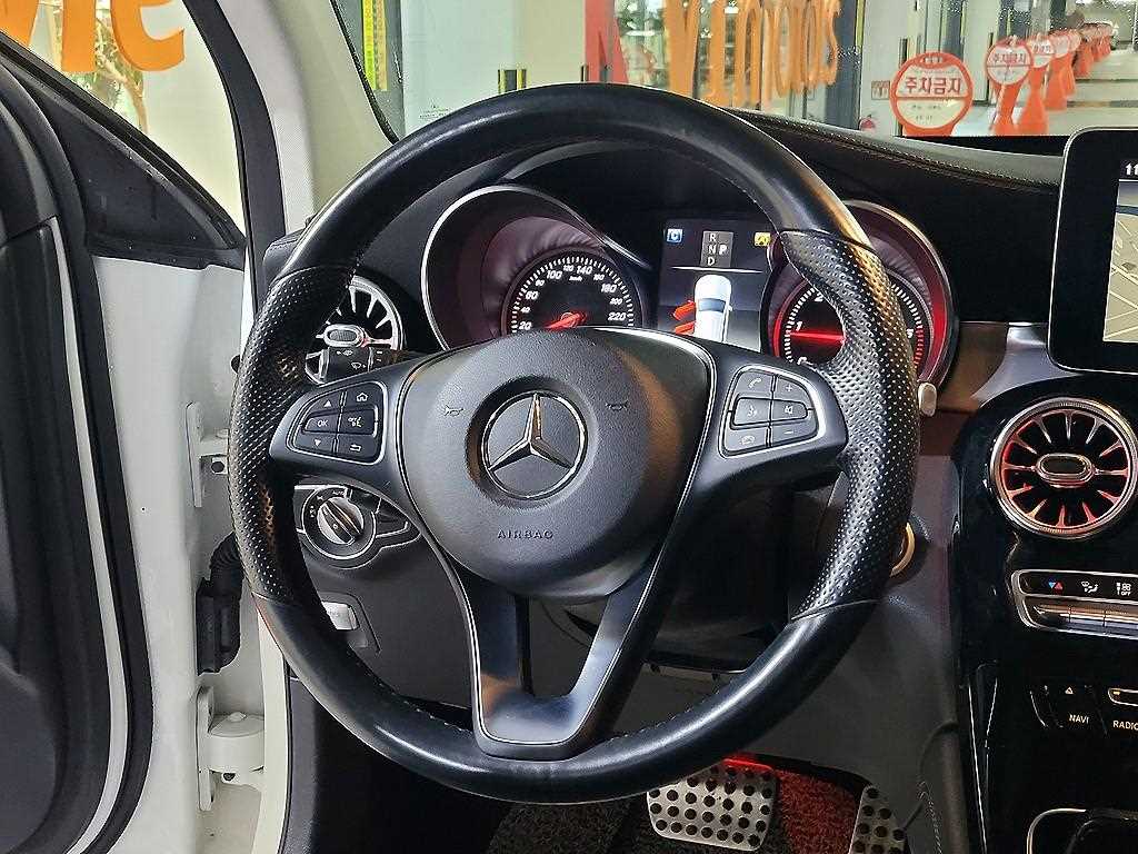 Mercedes Benz GLC Class - Vista 9