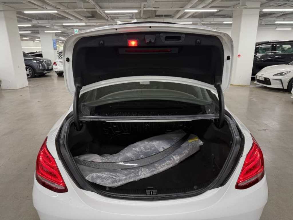 Mercedes Benz C Class - Vista 8