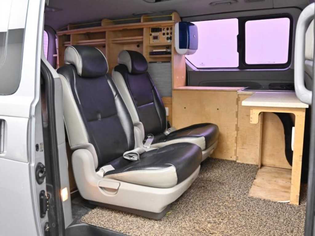 HYUNDAI Starex - Vista 12