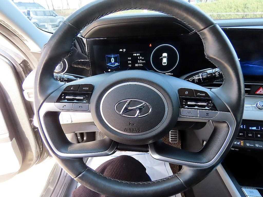 HYUNDAI Avante - Vista 8