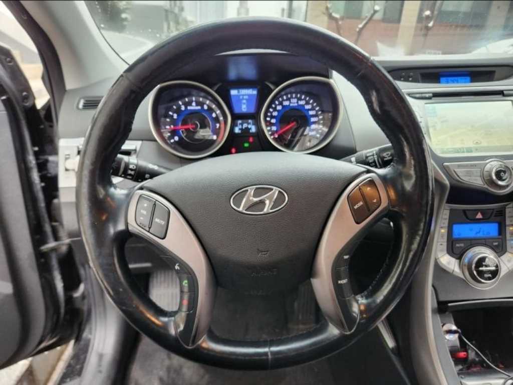 HYUNDAI Avante - Vista 8