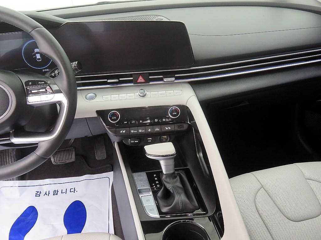 HYUNDAI Avante - Vista 11