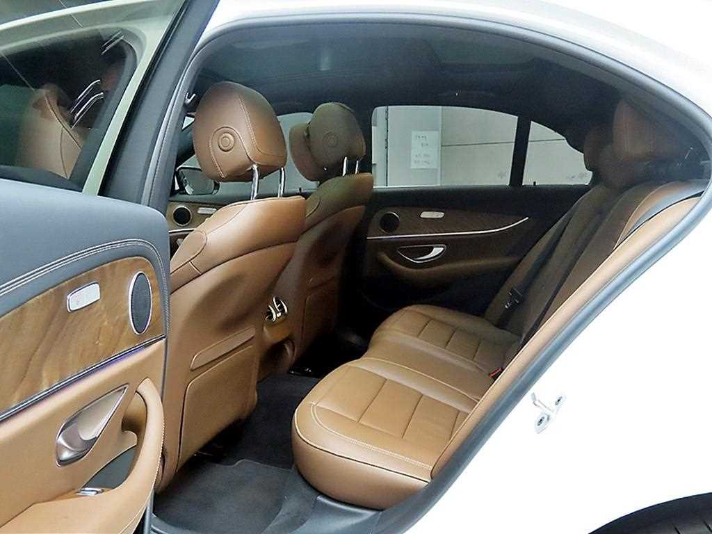 Mercedes Benz E class - Vista 6