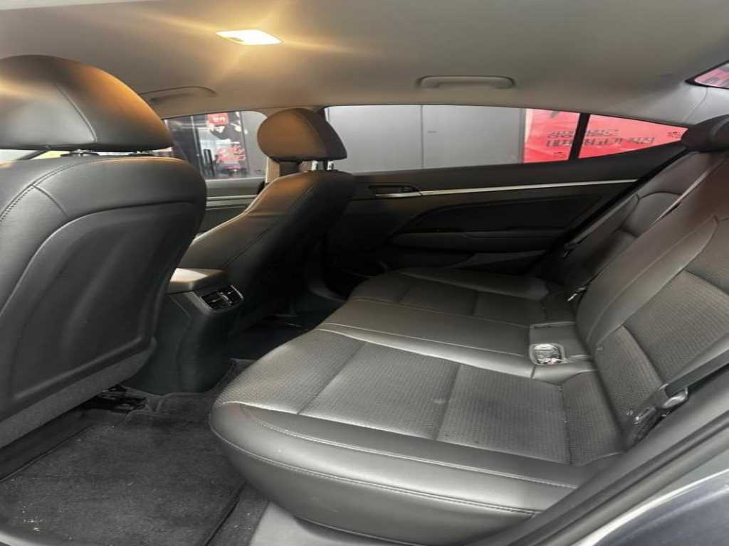 HYUNDAI Avante - Vista 11