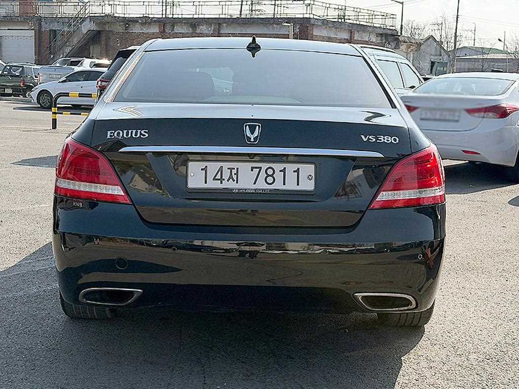 HYUNDAI Equus - Vista 3