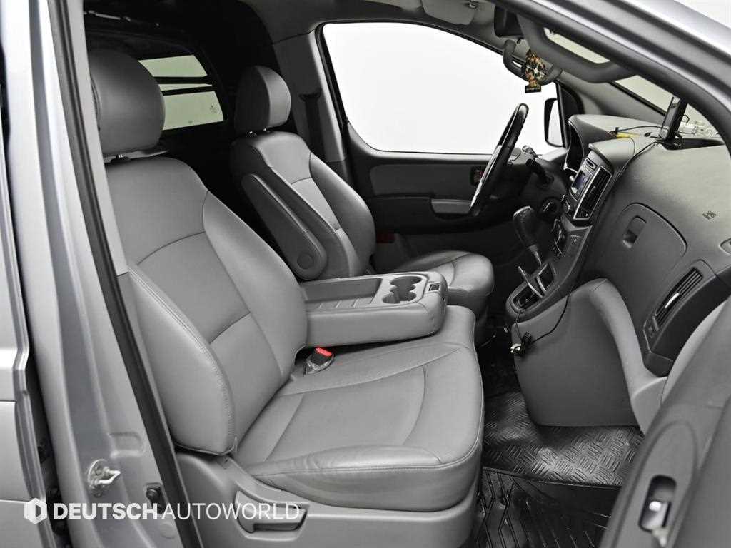 HYUNDAI Starex - Vista 10