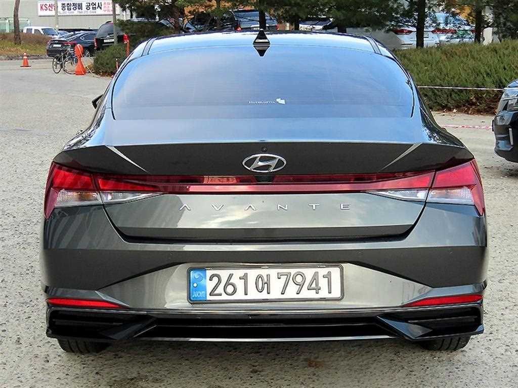 HYUNDAI Avante - Vista 4