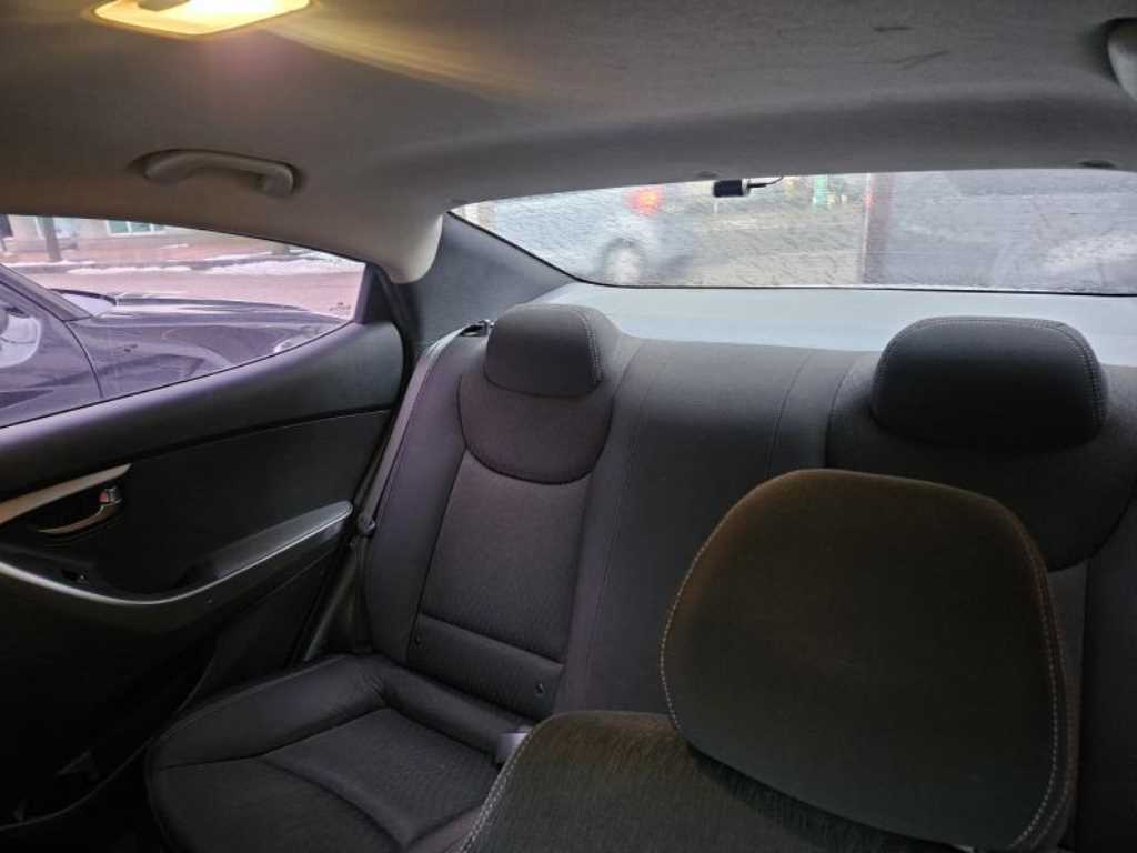 HYUNDAI Avante - Vista 9