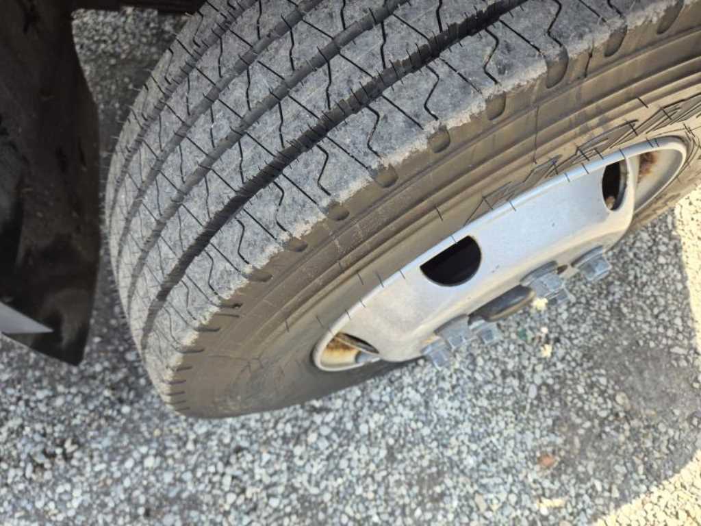 medium and large cargo truck - Vista 11