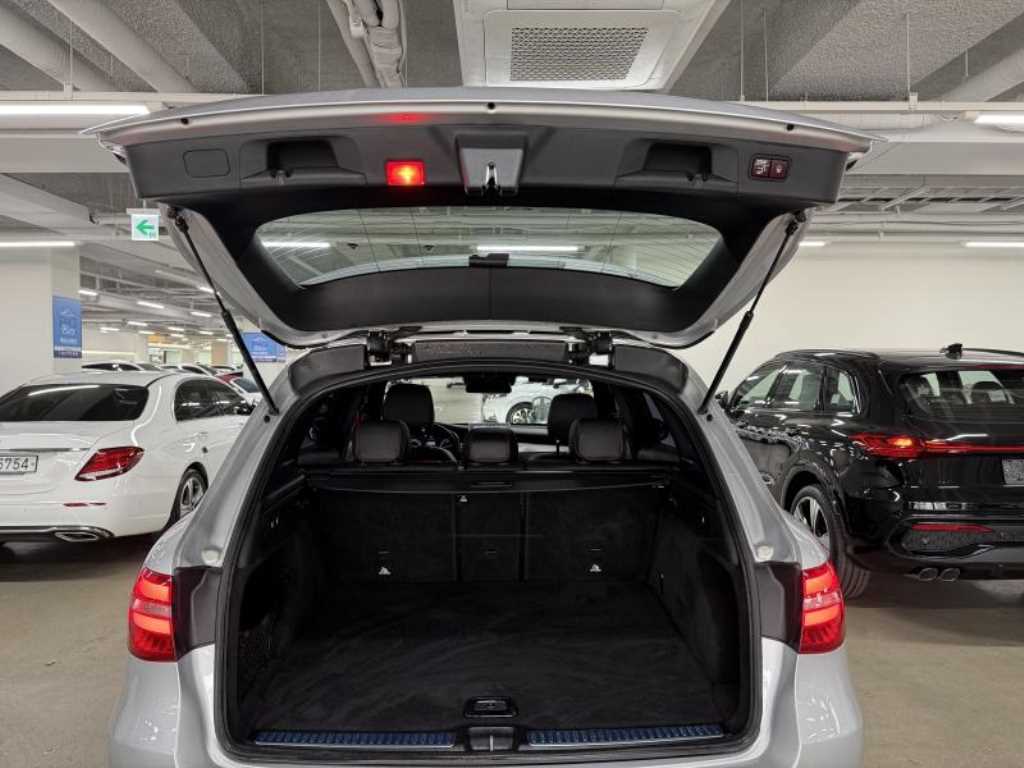 Mercedes Benz GLC Class - Vista 6