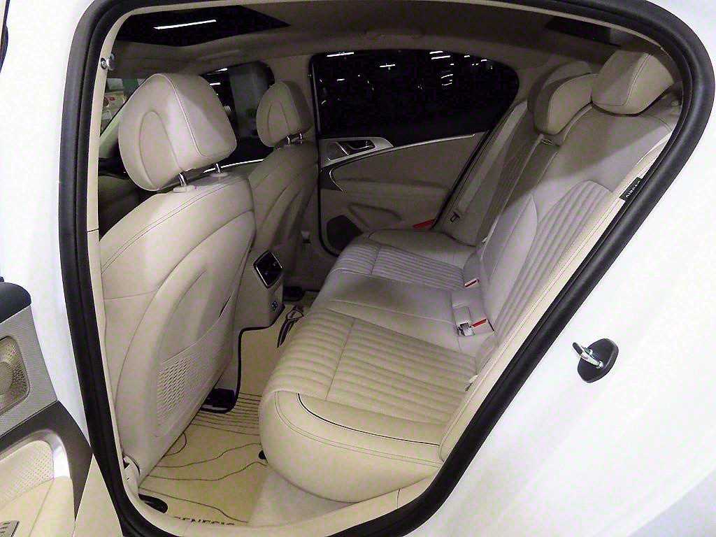 Genesis G70 - Vista 7