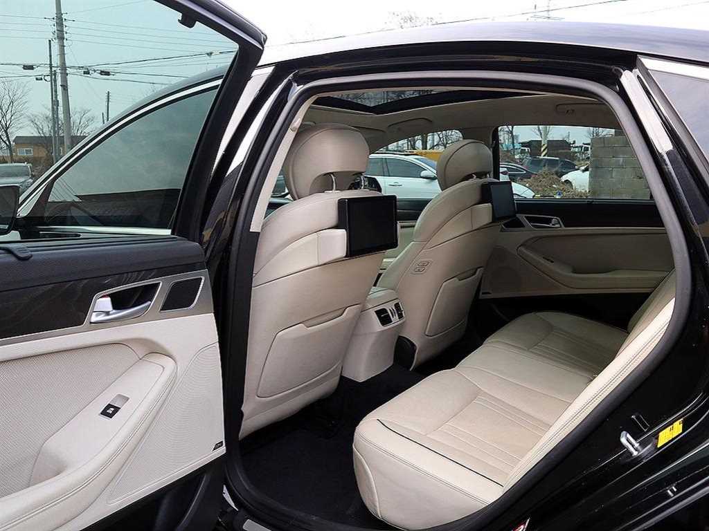 HYUNDAI Genesis - Vista 7