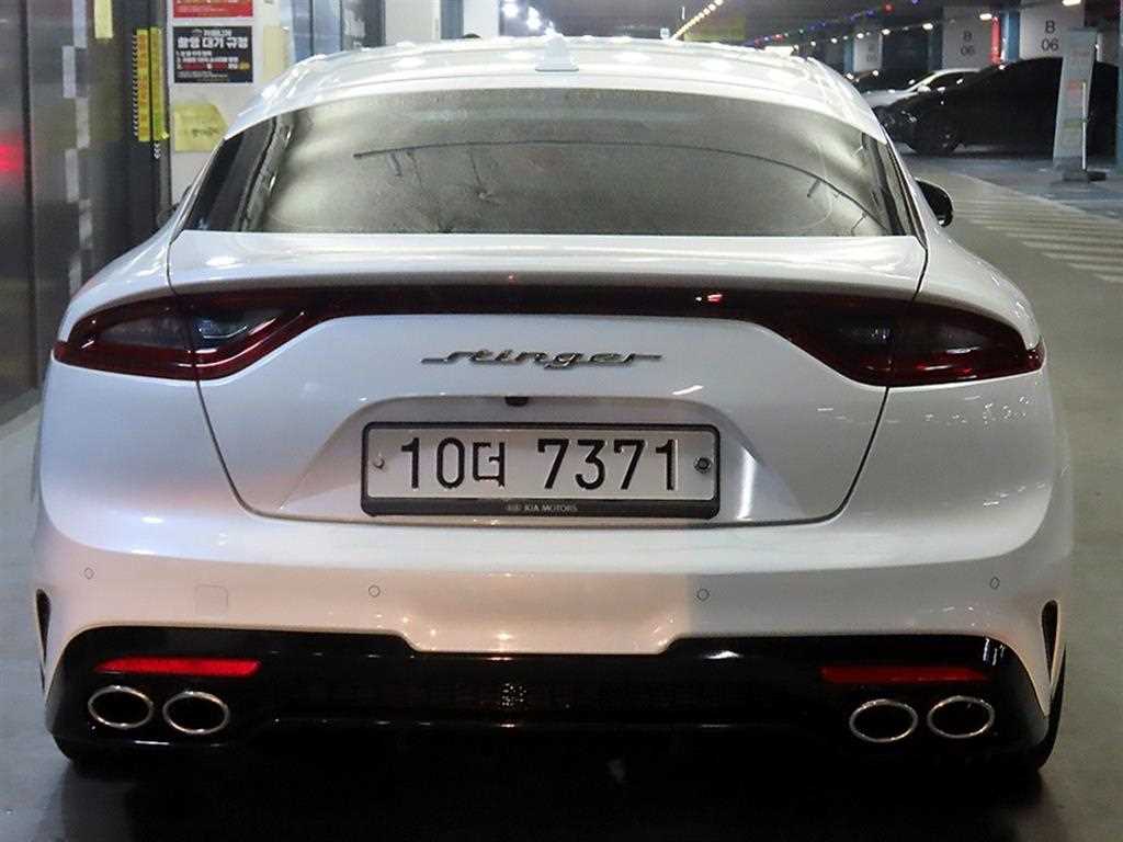 KIA Stinger - Vista 5