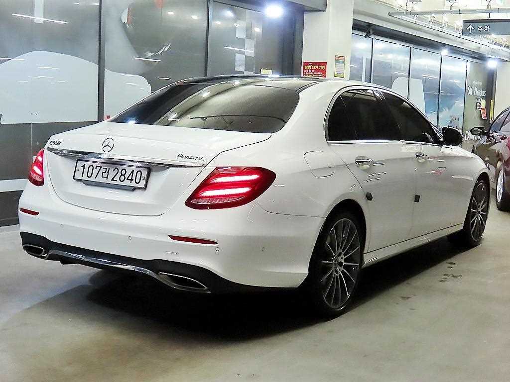 Mercedes Benz E class - Vista 4