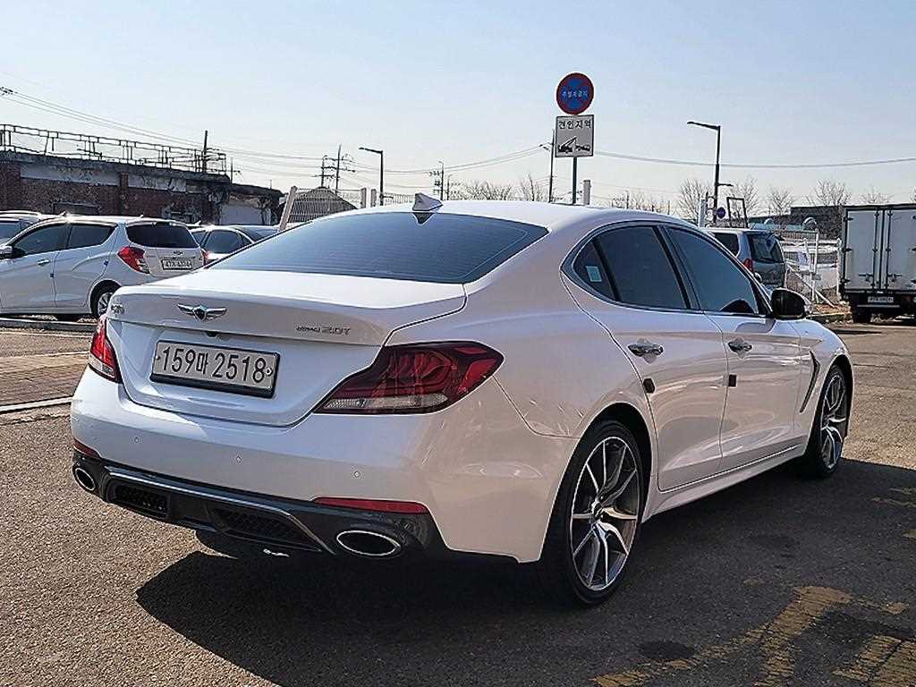 Genesis G70 - Vista 4