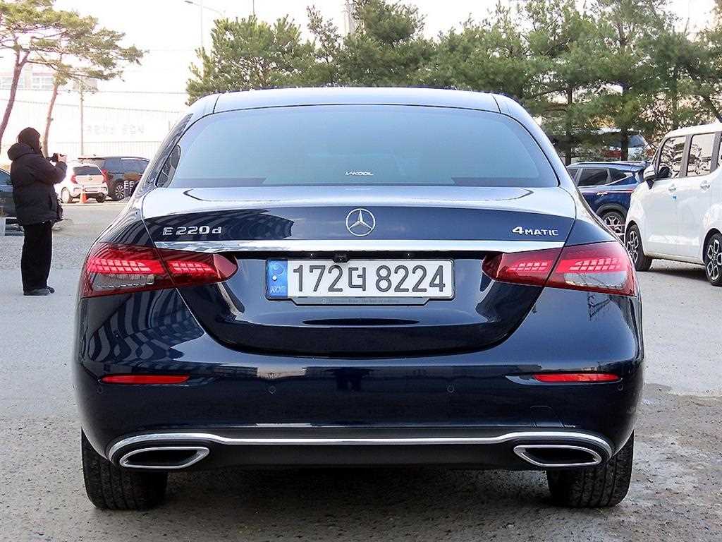 Mercedes Benz E class - Vista 4