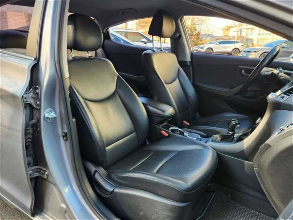 HYUNDAI Avante - Vista 4