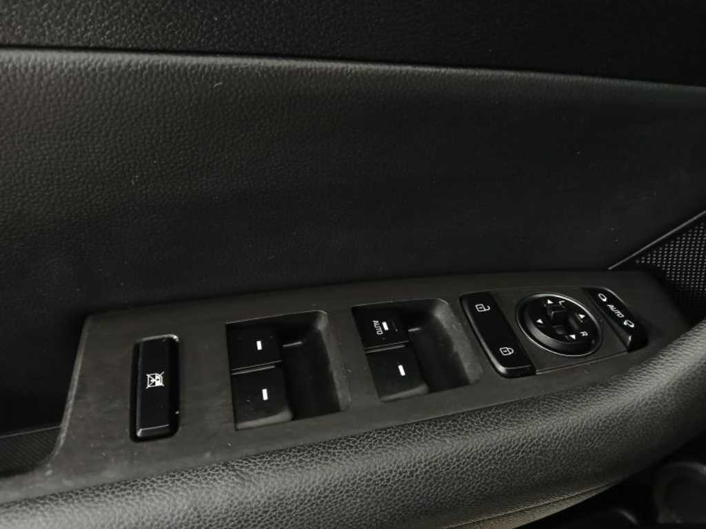 HYUNDAI Sonata - Vista 11