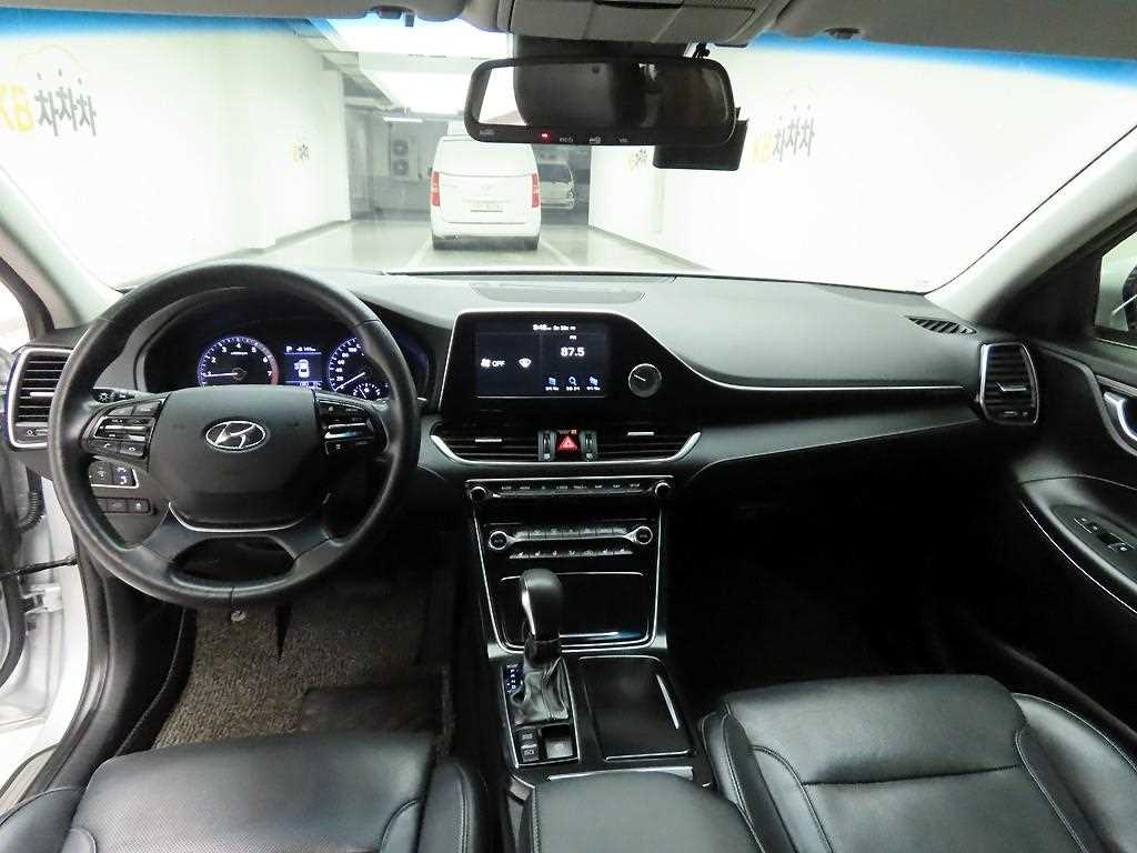 HYUNDAI Grandeur - Vista 7