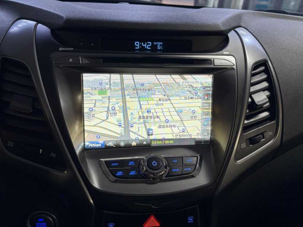 HYUNDAI Avante - Vista 9