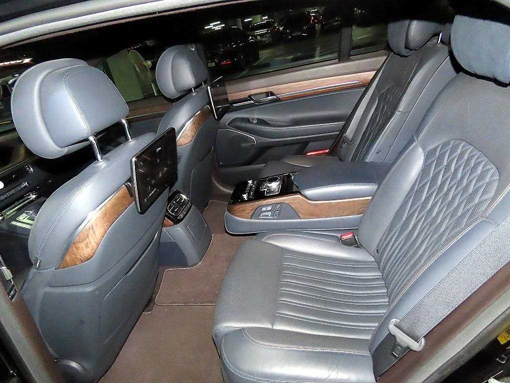 Genesis G90 - Vista 7