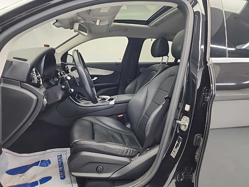 Mercedes Benz GLC Class - Vista 11