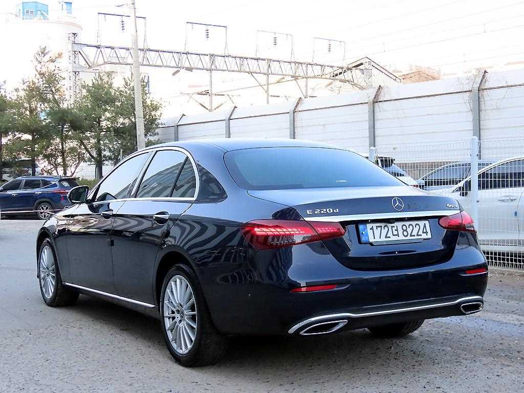 Mercedes Benz E class - Vista 3