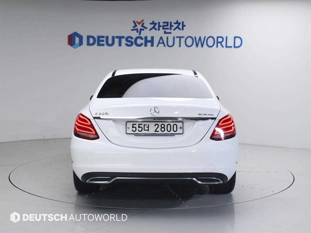 Mercedes Benz C Class - Vista 4