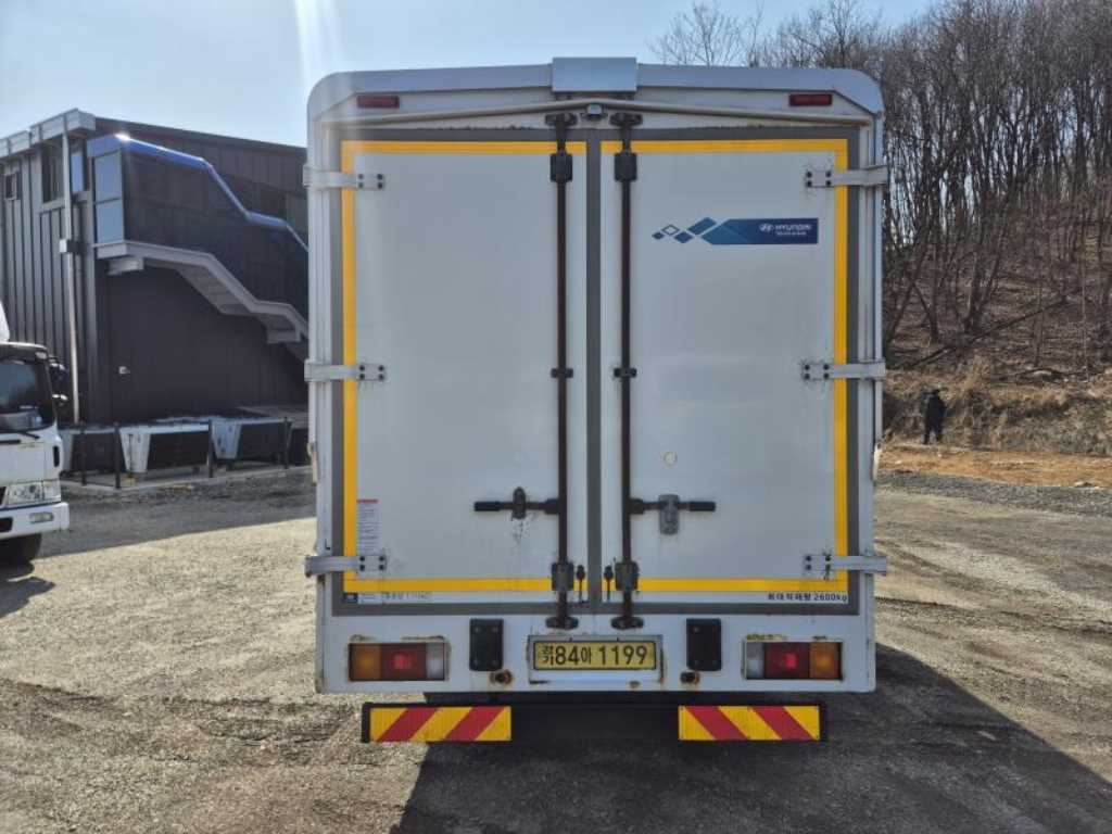 medium and large cargo truck - Vista 5