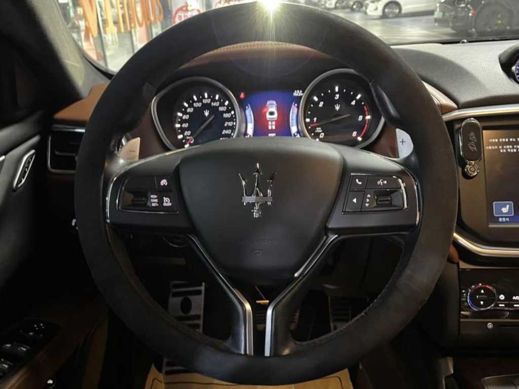 Maserati Ghibli - Vista 10