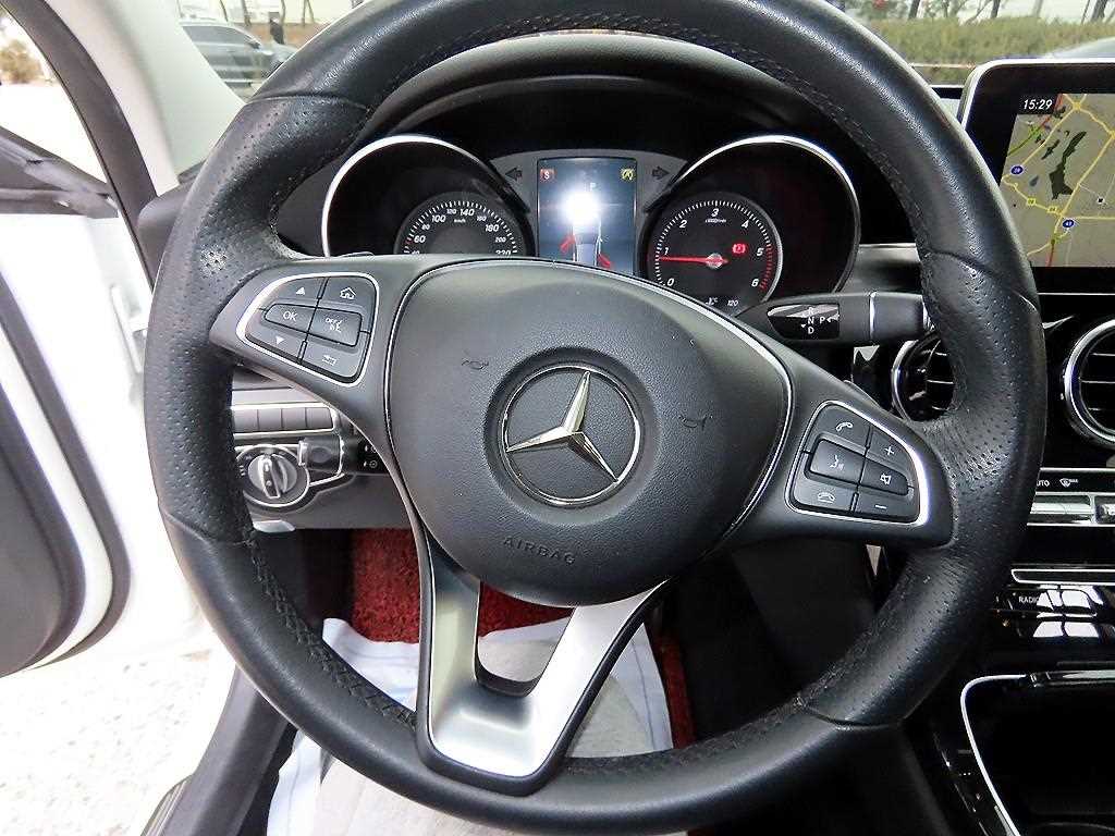 Mercedes Benz C Class - Vista 8