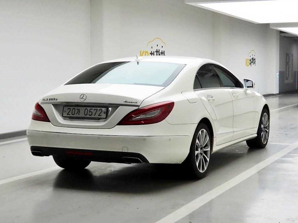 Mercedes Benz CLS Class - Vista 4