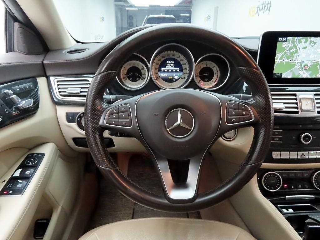 Mercedes Benz CLS Class - Vista 8