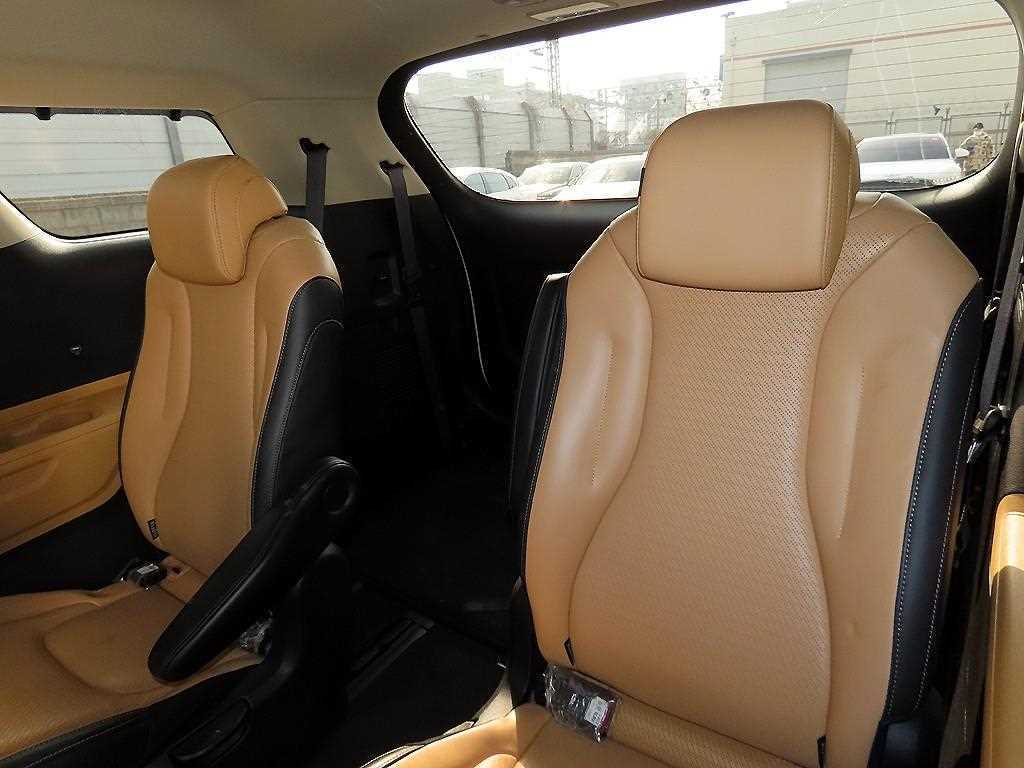 KIA Carnival - Vista 7